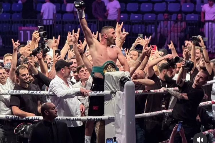 Avni Yıldırım, Mega Fight Arena 3'te altın kemerin sahibi oldu