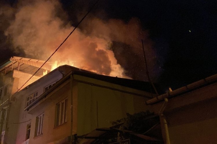 Bursa'da gece saatlerinde ortalık karıştı! Alev alev yandı