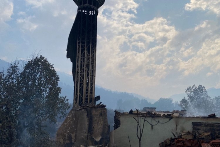 Köprücek Köyü Camii için için yanıyor