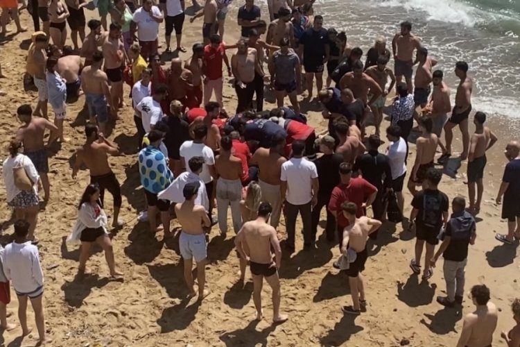 Denize giren 4 kişiden biri ağır yaralandı, bir kişiyi arama çalışmaları devam ediyor