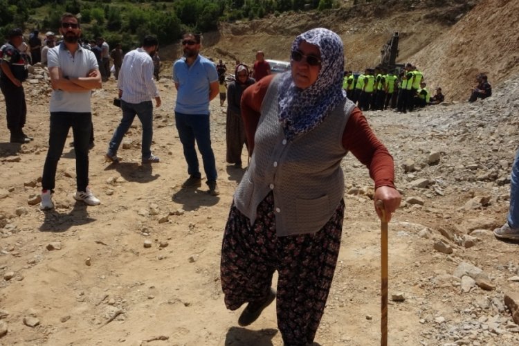 Köylüyü isyan ettiren su projesi! Bastonlarıyla barikatları aştılar