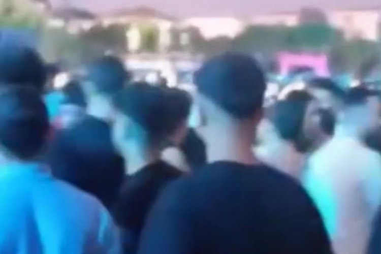 Bursa'da ünlü ismin konserinde kavga çıktı!