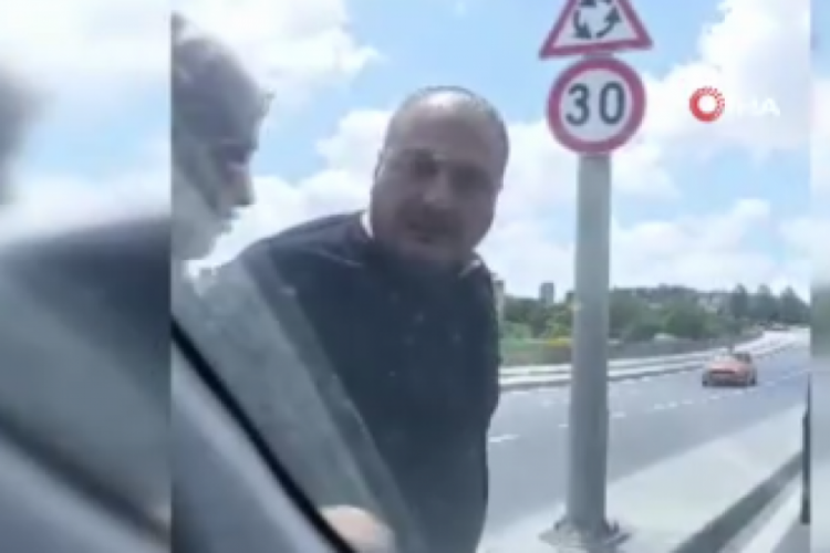 Trafikte öfke patlaması kamerada