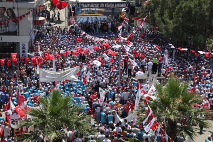 Bursa'da işçiler meydanlara iniyor