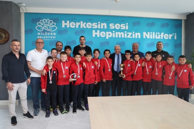 Başkan Şadi Özdemir başarılı sporcuları ağırladı