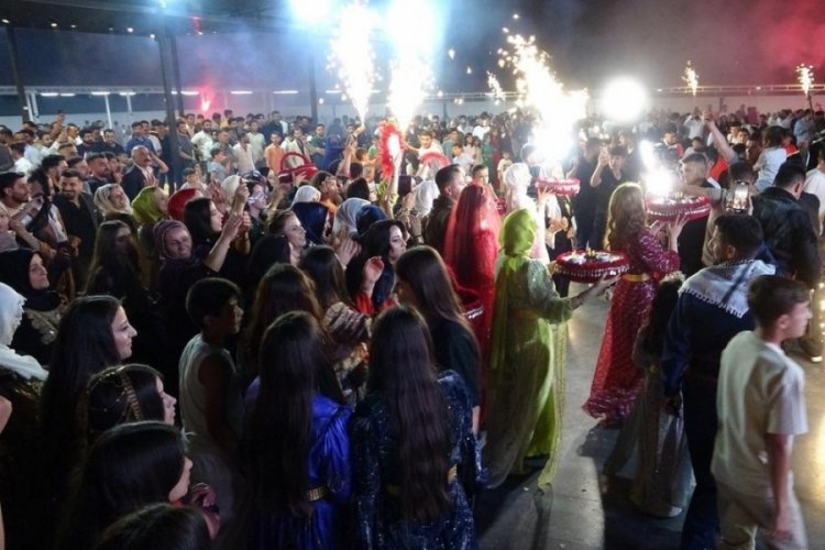 5 saat sürdü,14 kişi anca sayabildi! Ağızları açık bıraktı...