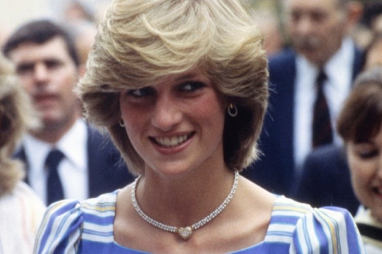 Prenses Diana'nın 'şefkatli elbisesi', 520 bin dolara satıldı
