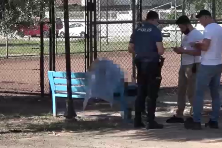 Bankta oturur halde ölü bulundu