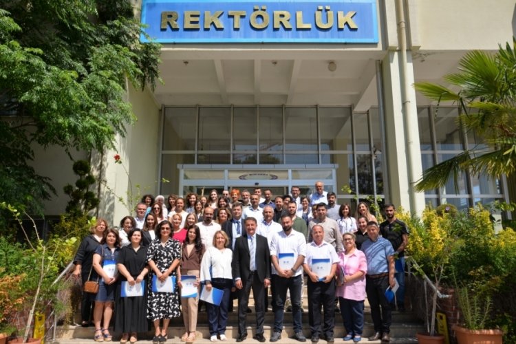BUÜ'de başarılı akademisyenler ödüllendiriliyor