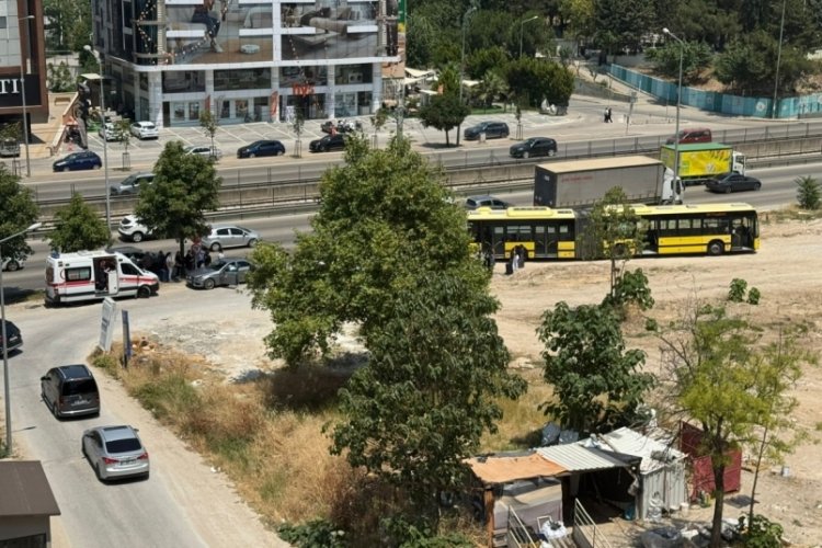 Bursa'da kaza! Genç sürücü olayın şokunu atlatamadı... 