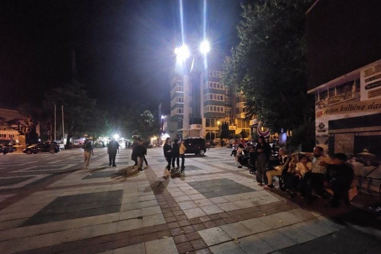 Bursa'da geceyi sokakta geçirdiler!
