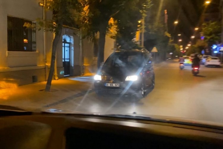 Ters yönden giden otomobil trafiği tehlikeye attı