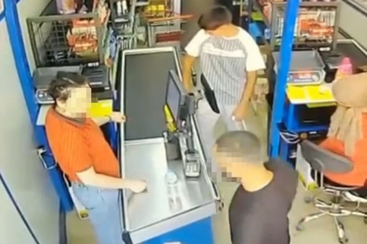 Herkesin gözü önünde oldu! Bursa'daki ünlü zincir markette ortalık karıştı...