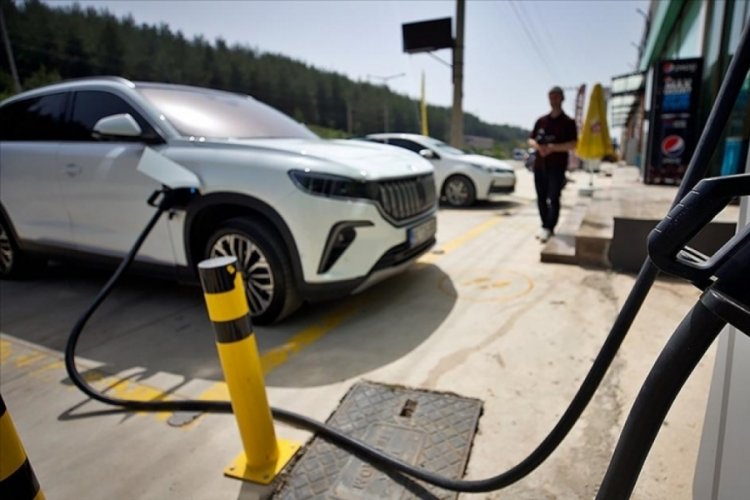 Otomobil pazarı rekor kırdı! Elektrik kuvvetli geliyor...
