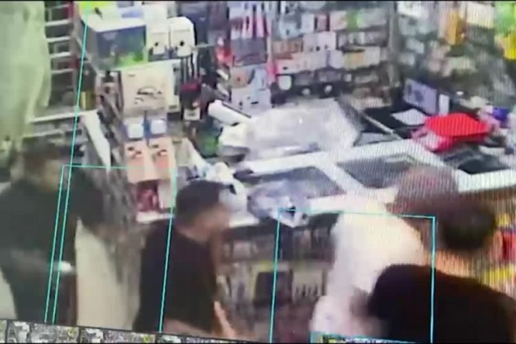 Bursa'daki deprem kamerada! Panikle dışarı koştular