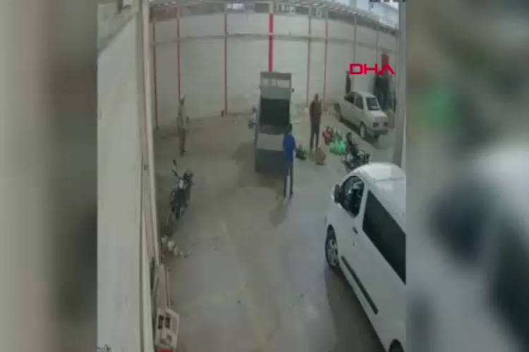 Akraba pazarcıların kavgası kamerada