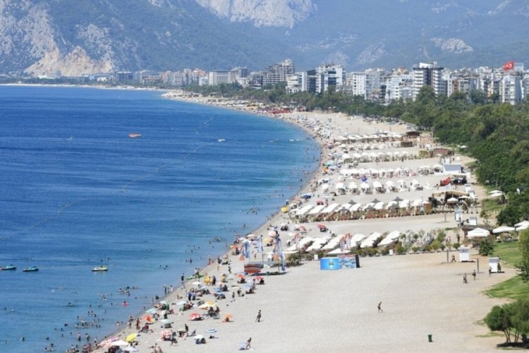 Hava sıcaklığı 41 derece: Sahile akın ettiler