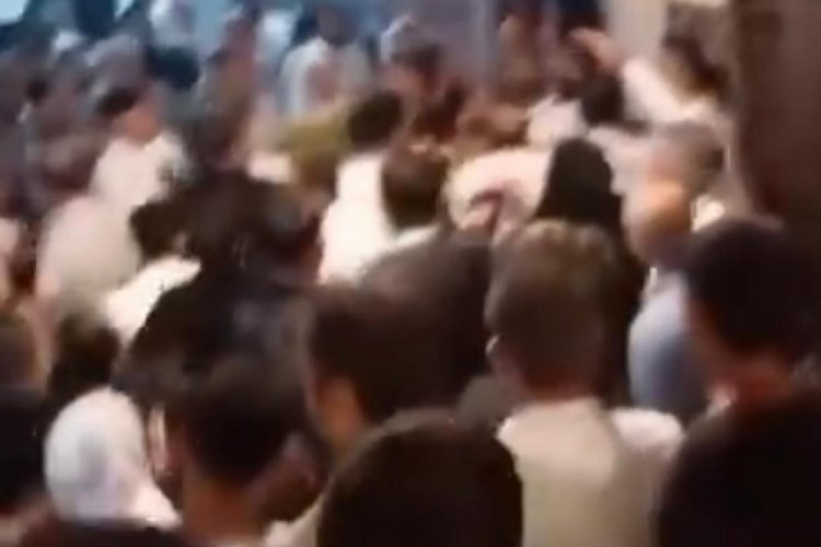 Bursa'da düğün salonunda kavga! Tekme ve yumruklar havada uçuştu