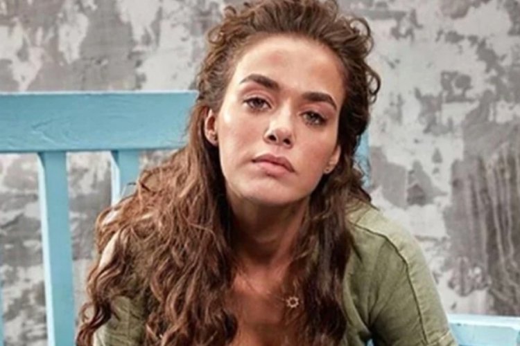  Bensu Soral Netflix'in 'Organize İşler' dizisinde! 