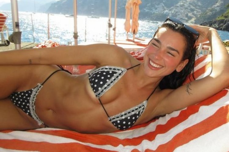 Dua Lipa ile Callum Turner, İtalya tatilinde