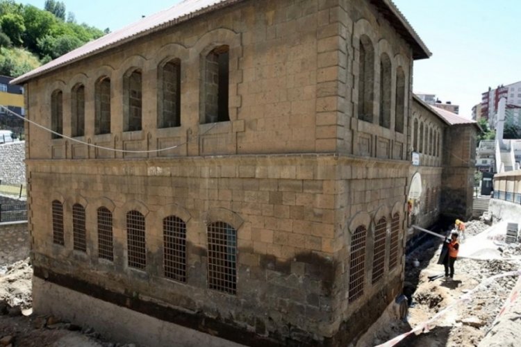 "İlk Mektep" restore ediliyor