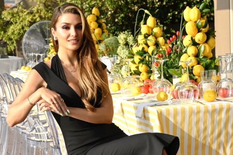 Sosyetik aşıklar Hande Erçel ve Hakan Sabancı'dan yeni fotoğraf geldi