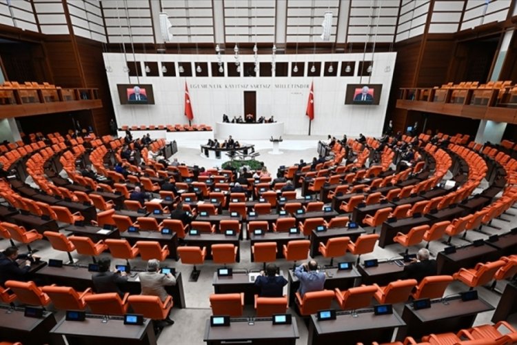 Emekli aylıklarını 16 bin 881 TL'ye çıkaran teklif komisyonda kabul edildi