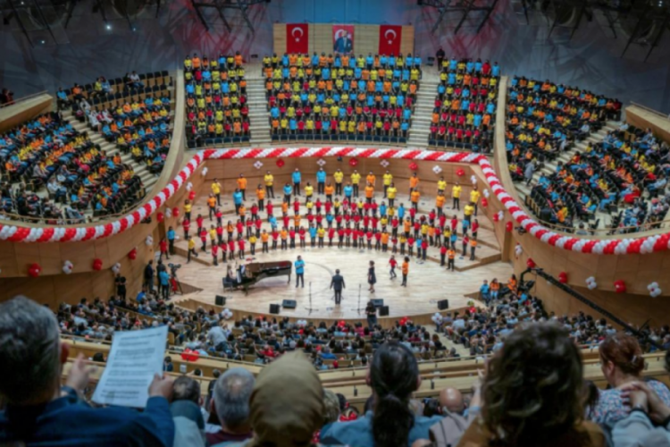 Bakan Ersoy: Sanatı sadece desteklemedik, hak ettiği değere kavuşturduk