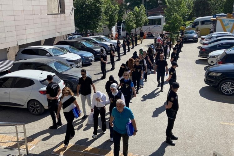 Masaj salonlarına fuhuş operasyonu: 19 kişi gözaltına alındı