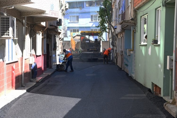 Osmangazi'nin yollarında yoğun asfalt mesaisi