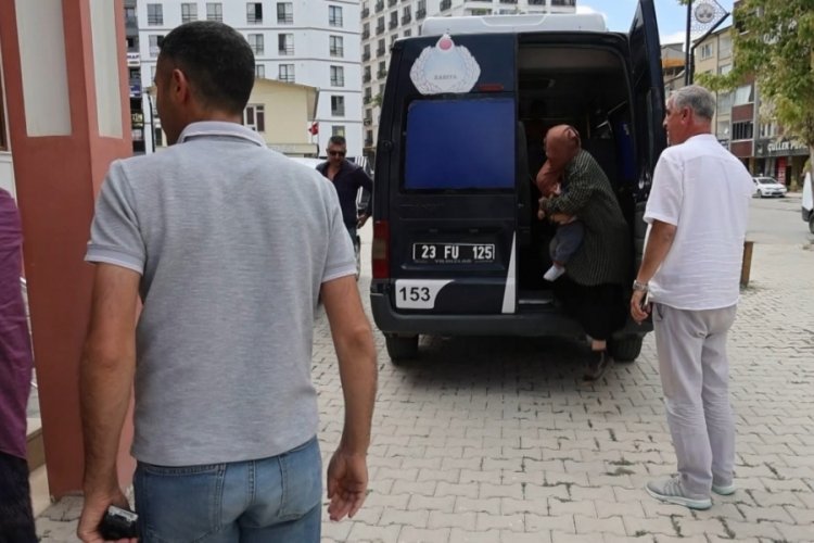 Dilencilerden pes dedirten savunma! 'Namaz kılacağım'