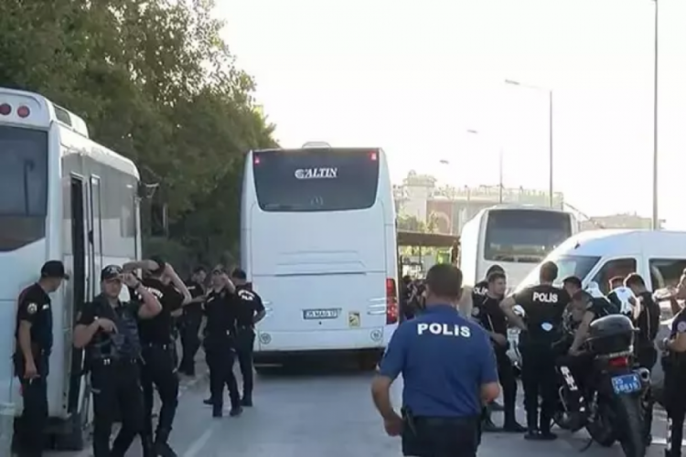 İzmir'de yolsuzluk operasyonu! 2 kişi tutuklandı