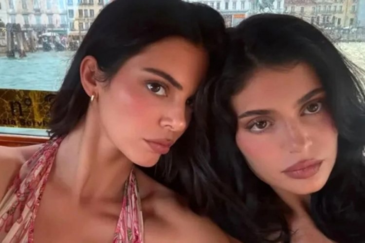 Kyle ve Kendall Jenner'dan alışılmadık deniz stili