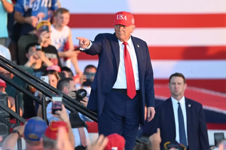 Trump, ABD tarihinin en büyük vergi indirimi tasarısını imzaladı