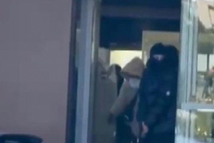 Şehrin göbeğinde göbeğinde silahlı soygun girişimi: Silahlar patladı