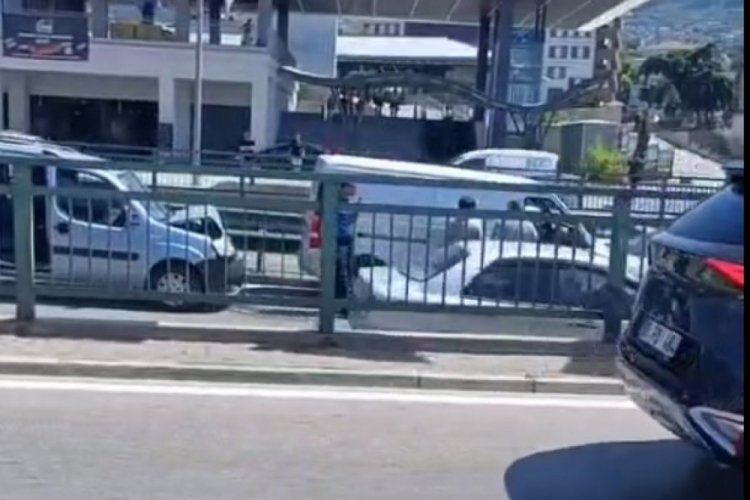 Bursa'nın merkezinde zincirleme kaza!