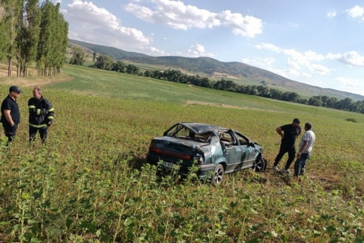 Yoldan çıkan otomobil tarlaya uçtu :1 yaralı