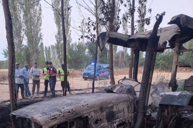 Burdur'da traktörden çıkan yangında 5 dönüm arazi kül oldu