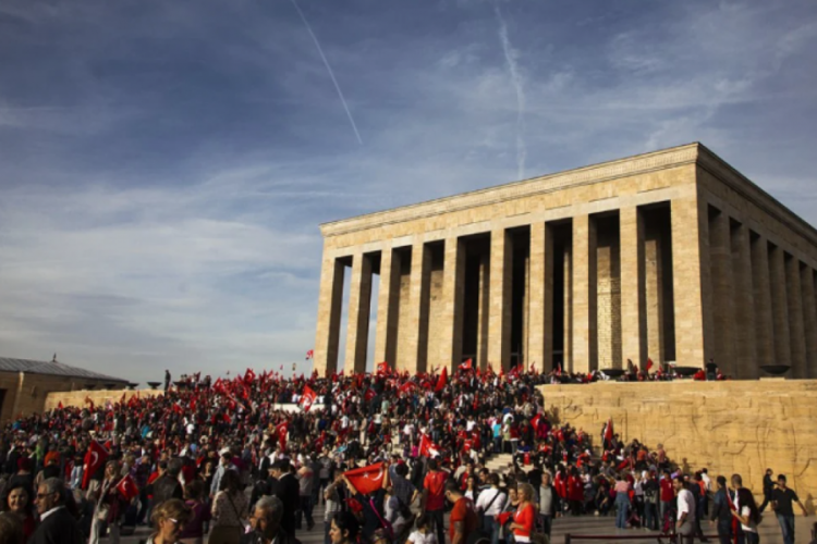 Anıtkabir, yılın ilk yarısında 2,5 milyondan fazla ziyaretçiyi ağırladı