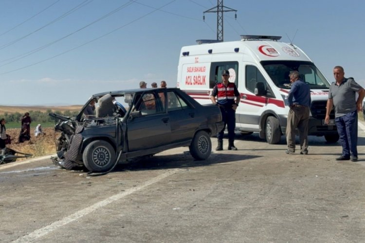 Ankara'da iki araç kafa kafaya çarpıştı: 1 ölü, 4 yaralı