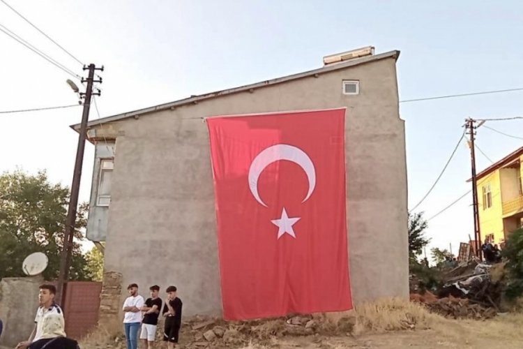 Şehit ateşi baba evine düştü!
