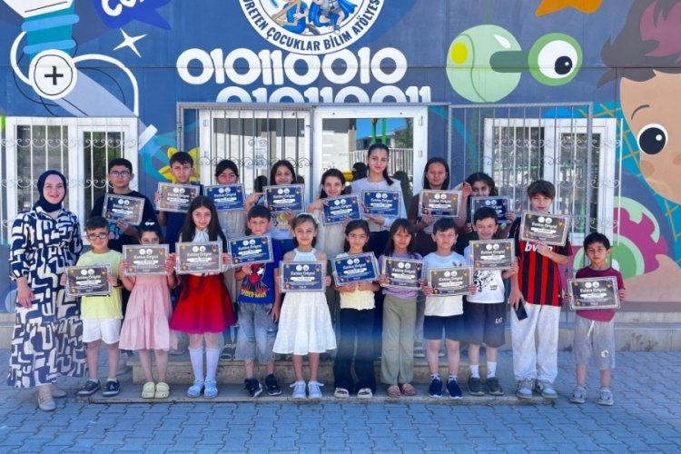 Gürsü'nün üreten çocukları model gemi yapım kursunda