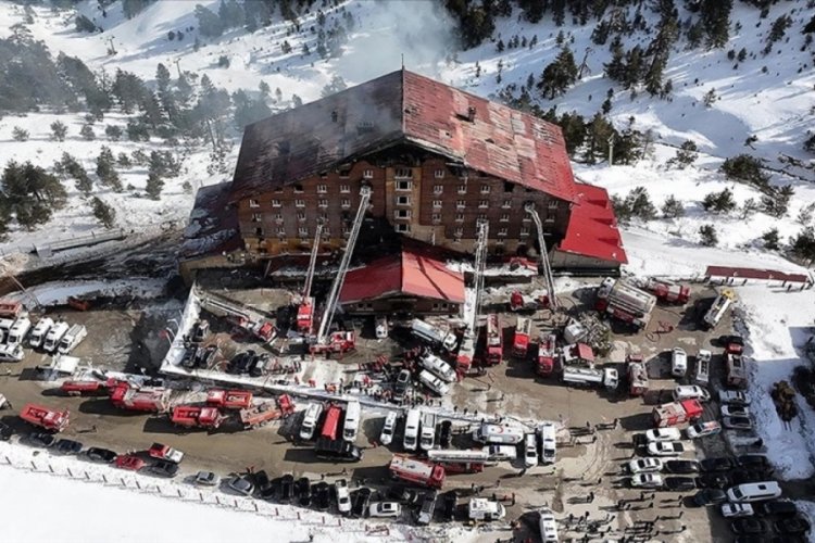 Kartalkaya faciasında 8 yakınını kaybeden avukat cübbesini atarak salonu terk etti
