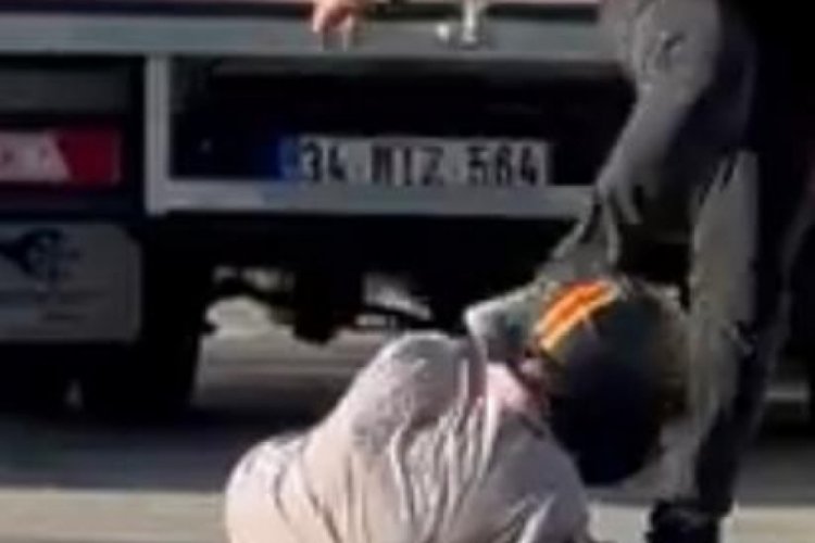 Motosikletli yerde tekmelendi!