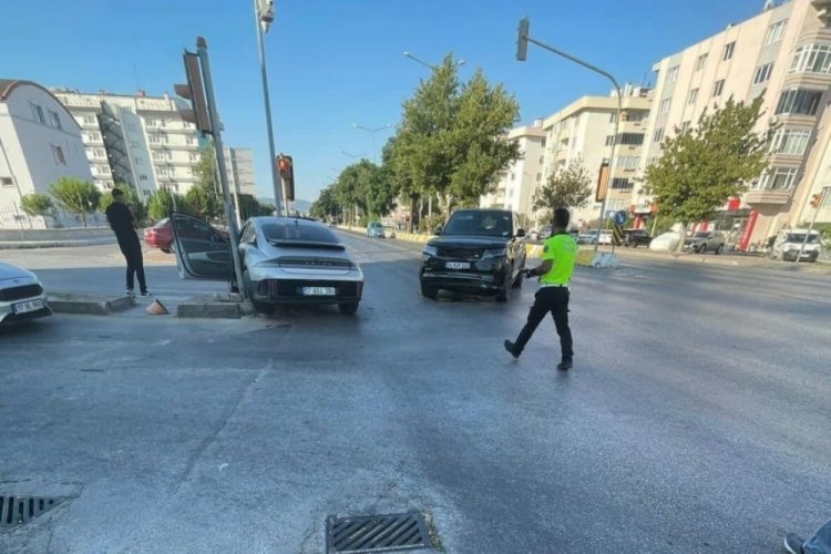 CHP İstanbul Milletvekili İlgezdi, Çanakkale'de trafik kazası geçirdi
