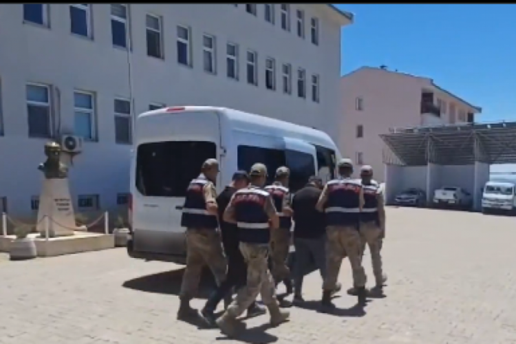 Bir tıkla dolandırdılar! 66 kişi yakalandı
