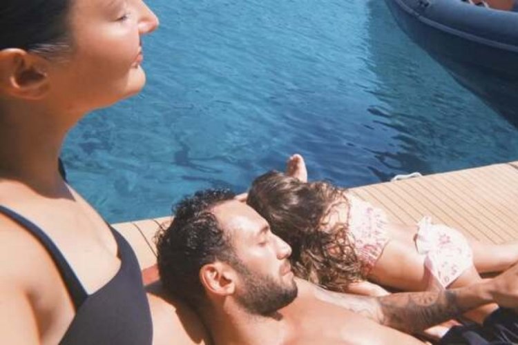  Hakan Çalhanoğlu, ailesiyle tatil sezonunu açtı