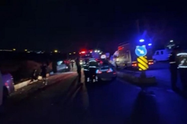 Kamyonet ile hafif ticari araç çarpıştı: 7 yaralı