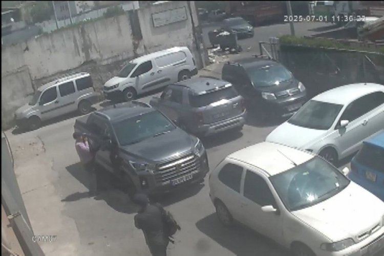 Otomobilin camını kırıp, içindeki 1,5 milyonu çaldılar