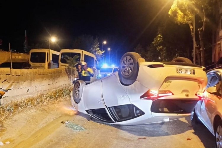 Duvara ve başka bir araca çarpıp takla attı, araçtan çıkıp kayıplara karıştı